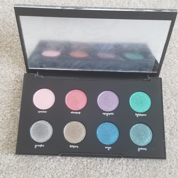 Makeup - Picture 2 of 2